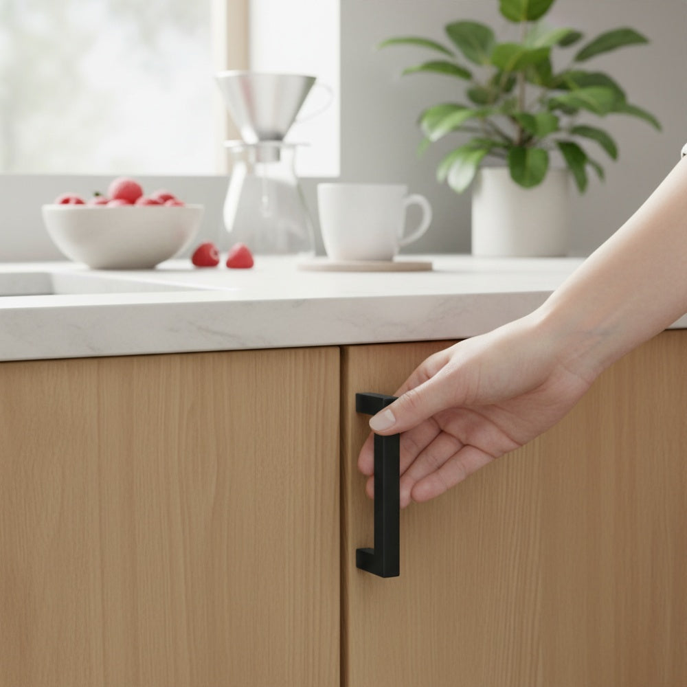 BAXTER Square Bar Pull